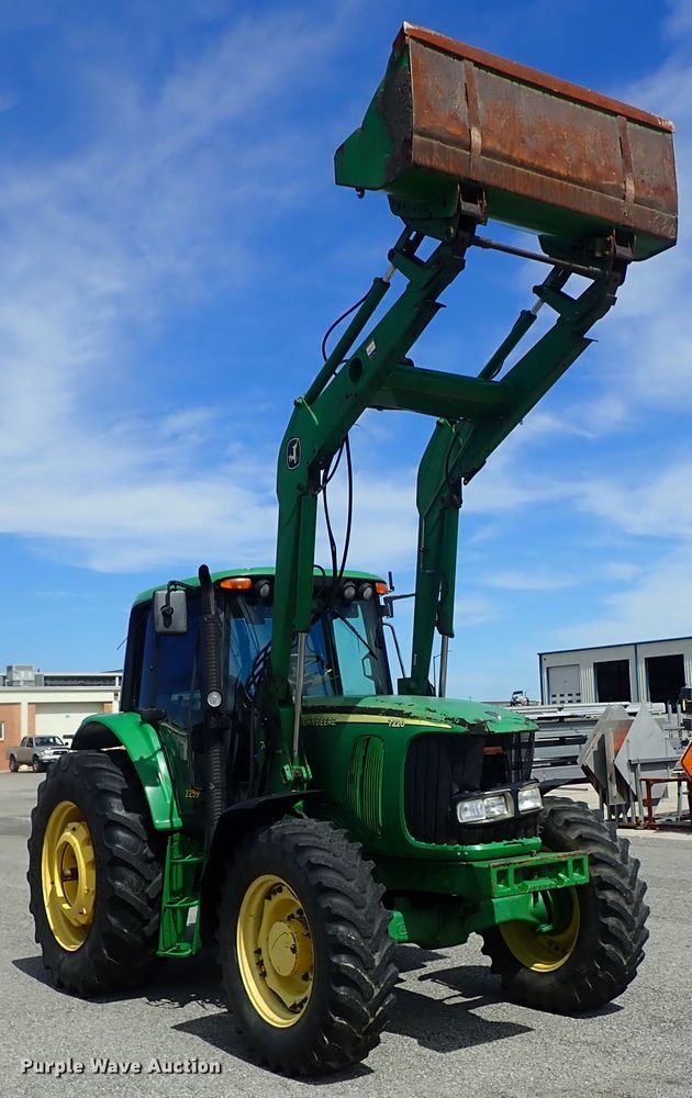 image for item DE1057 2004 John Deere 7220 MFWD tractor