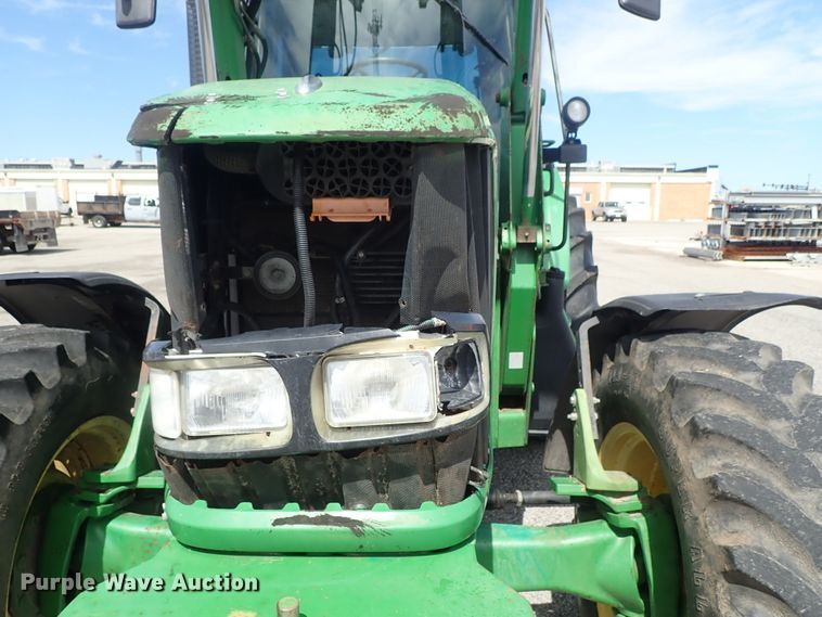 image for item DE1057 2004 John Deere 7220 MFWD tractor
