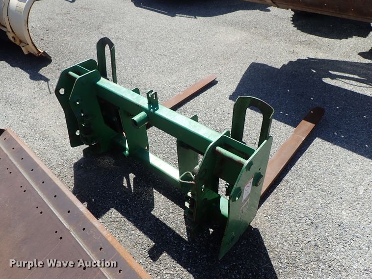 image for item DE1057 2004 John Deere 7220 MFWD tractor