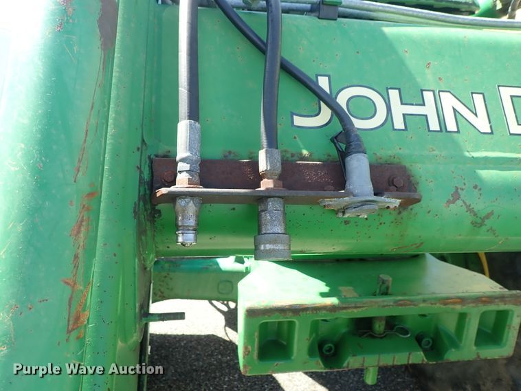 image for item DE1057 2004 John Deere 7220 MFWD tractor