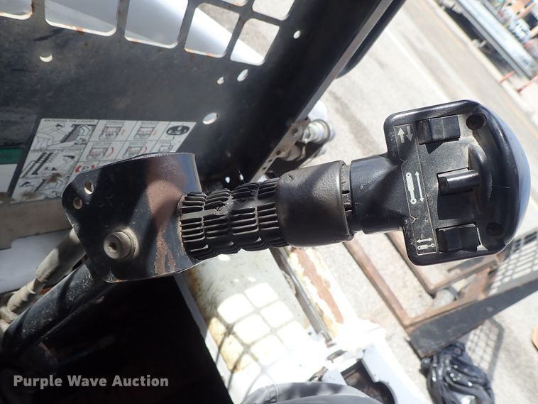 image for item DE1063 1998 Bobcat 863 skid steer