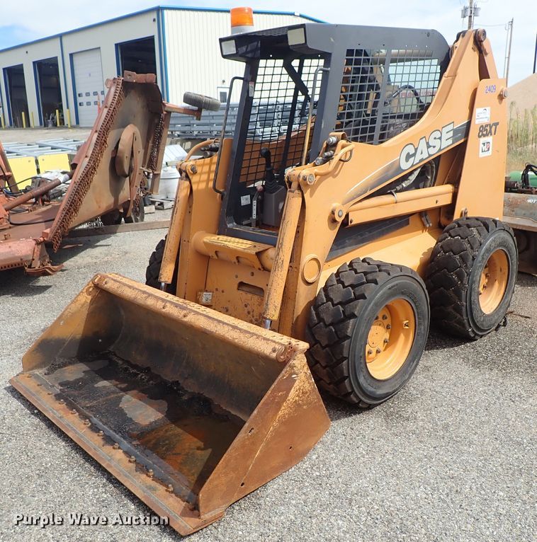 image for item DE1064 2003 Case 85XT skid steer