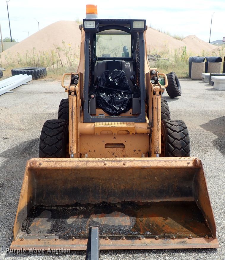 image for item DE1064 2003 Case 85XT skid steer