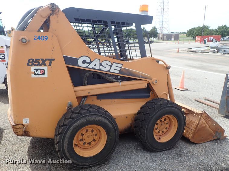 image for item DE1064 2003 Case 85XT skid steer