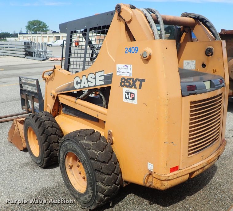 image for item DE1064 2003 Case 85XT skid steer