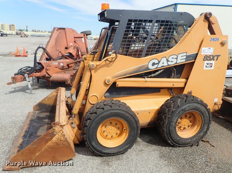 image for item DE1064 2003 Case 85XT skid steer