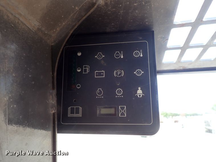 image for item DE1064 2003 Case 85XT skid steer