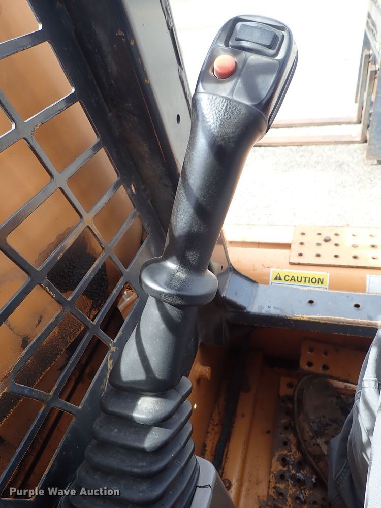 image for item DE1064 2003 Case 85XT skid steer