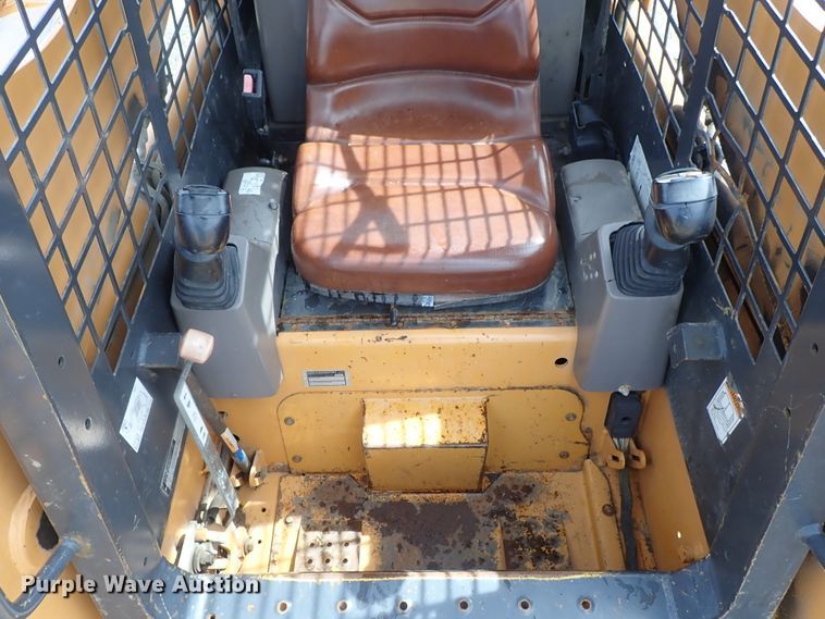image for item DE1064 2003 Case 85XT skid steer