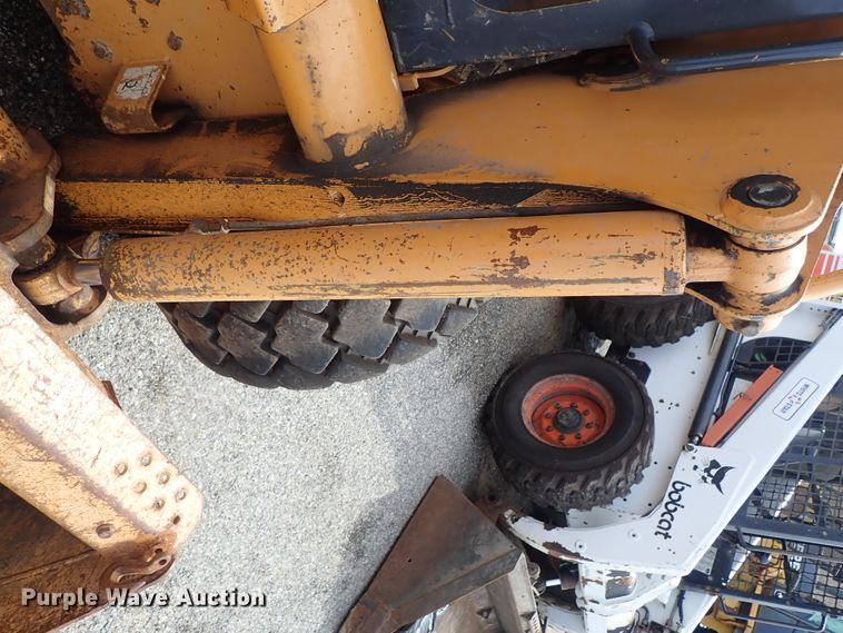 image for item DE1064 2003 Case 85XT skid steer