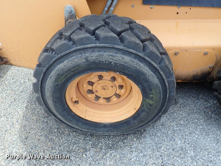 image for item DE1064 2003 Case 85XT skid steer