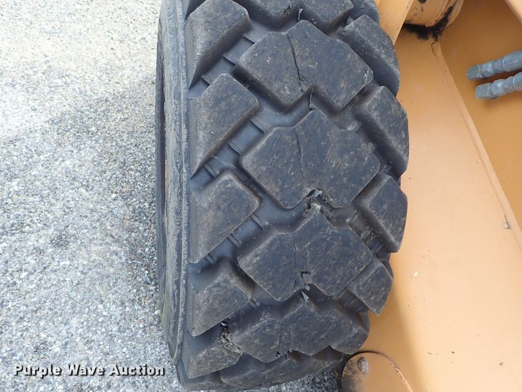 image for item DE1064 2003 Case 85XT skid steer