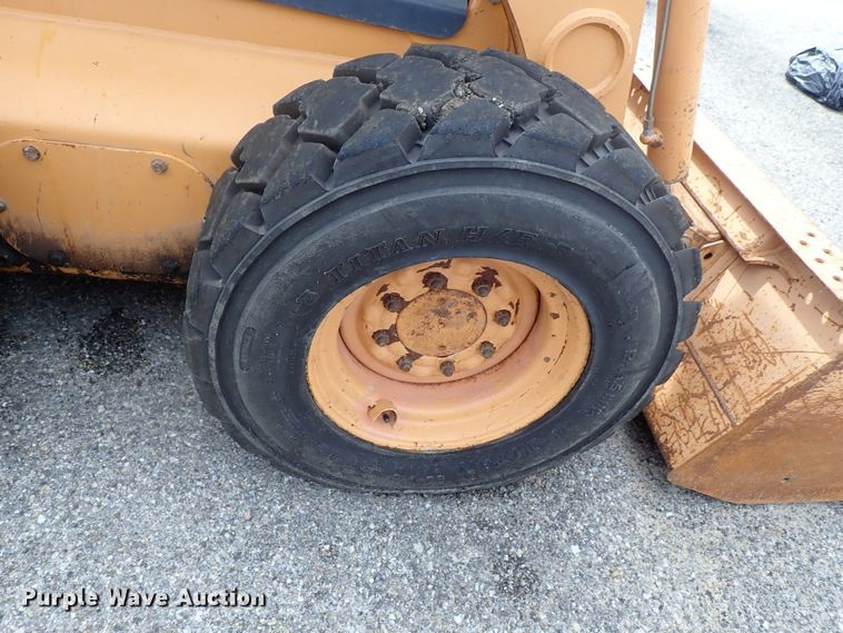 image for item DE1064 2003 Case 85XT skid steer