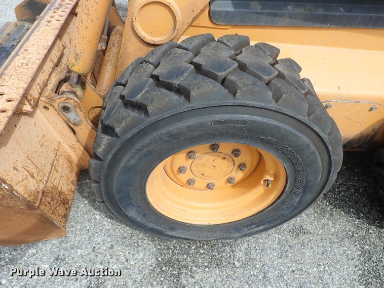 image for item DE1064 2003 Case 85XT skid steer
