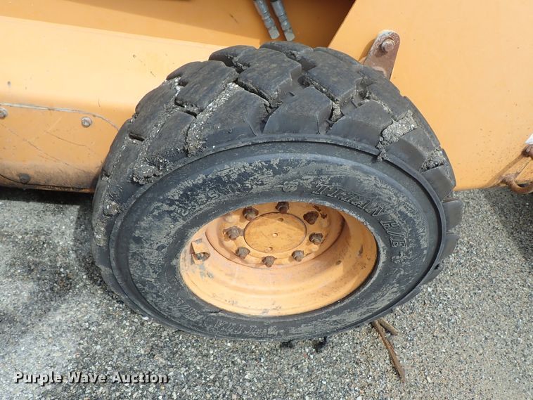 image for item DE1064 2003 Case 85XT skid steer