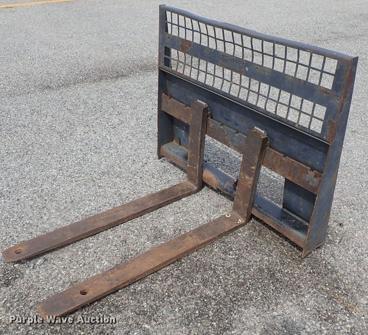 image for item DE1064 2003 Case 85XT skid steer