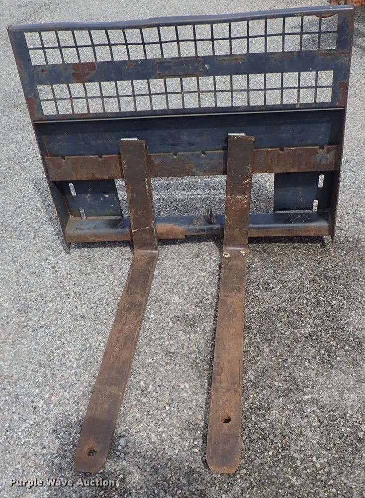 image for item DE1064 2003 Case 85XT skid steer