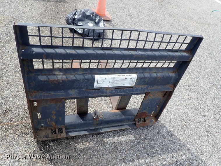 image for item DE1064 2003 Case 85XT skid steer