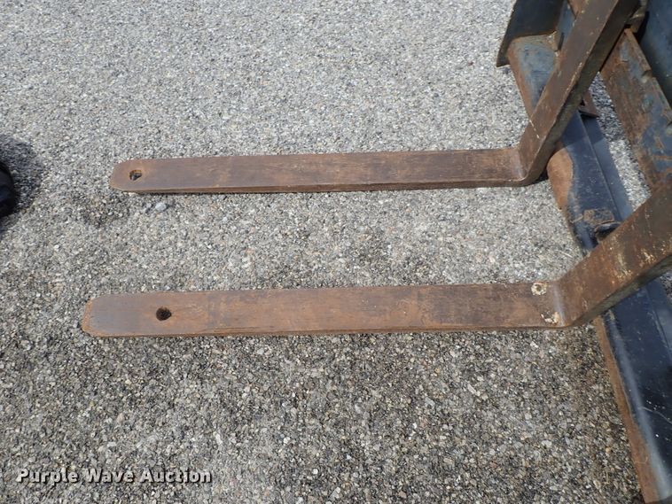 image for item DE1064 2003 Case 85XT skid steer