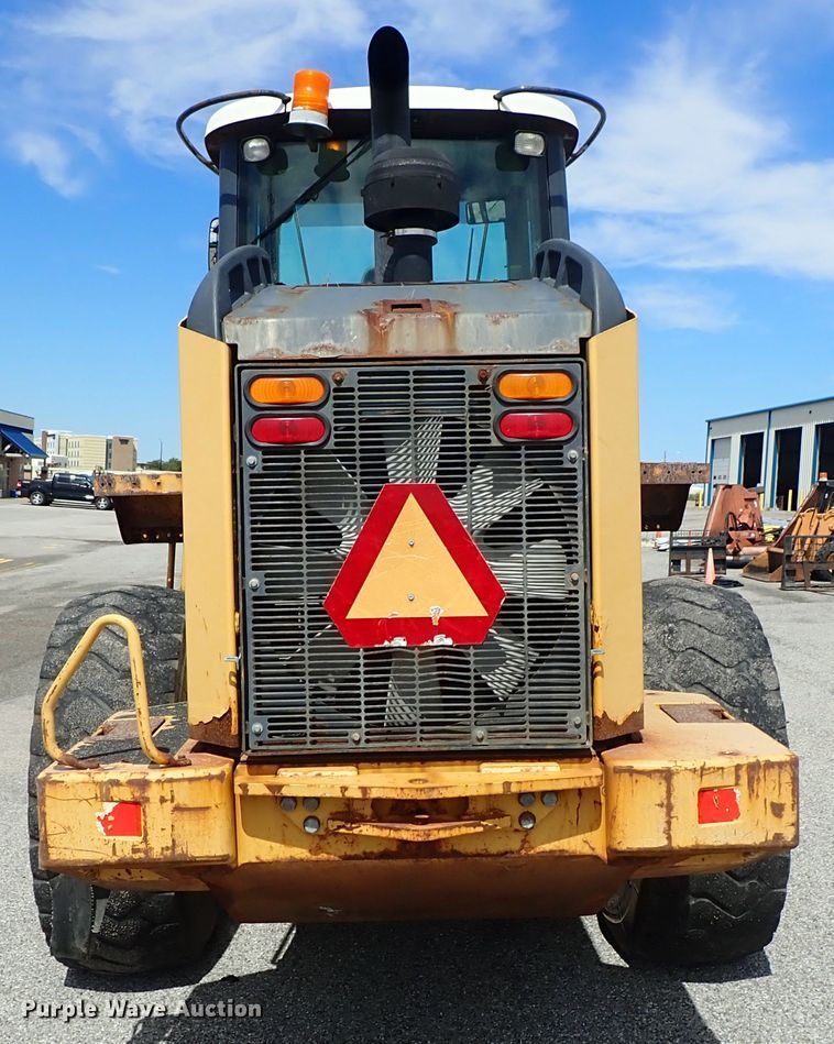 image for item DE1067 2005 John Deere 624J wheel loader