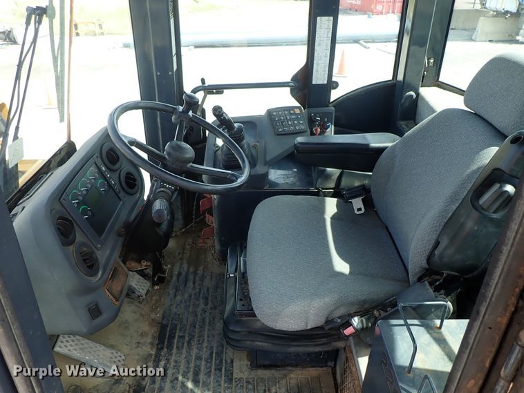 image for item DE1067 2005 John Deere 624J wheel loader