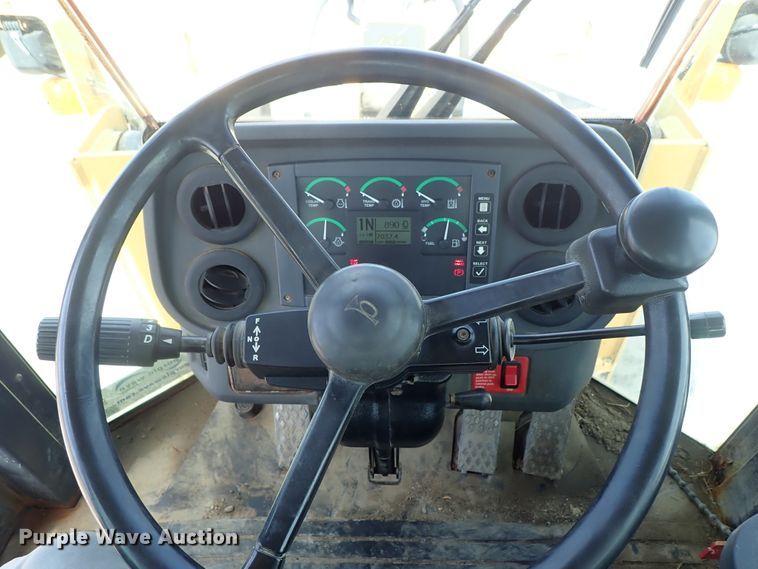 image for item DE1067 2005 John Deere 624J wheel loader