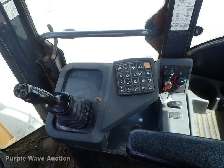 image for item DE1067 2005 John Deere 624J wheel loader