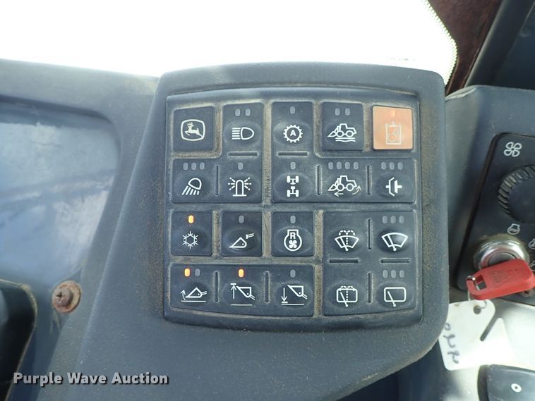 image for item DE1067 2005 John Deere 624J wheel loader