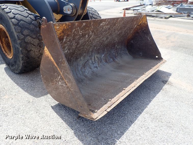 image for item DE1067 2005 John Deere 624J wheel loader