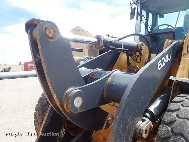 image for item DE1067 2005 John Deere 624J wheel loader