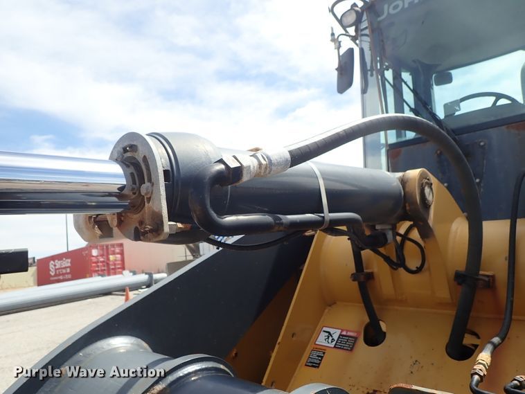 image for item DE1067 2005 John Deere 624J wheel loader