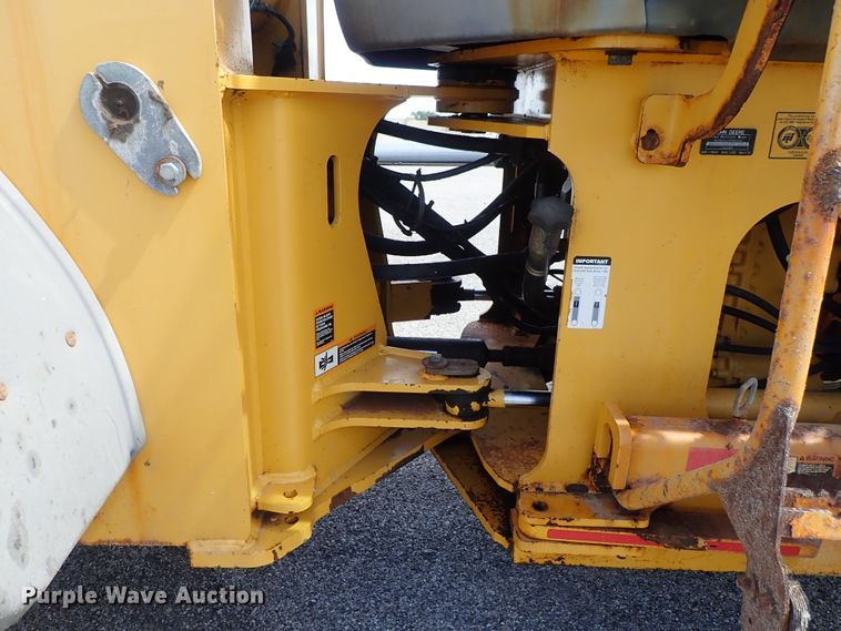 image for item DE1067 2005 John Deere 624J wheel loader