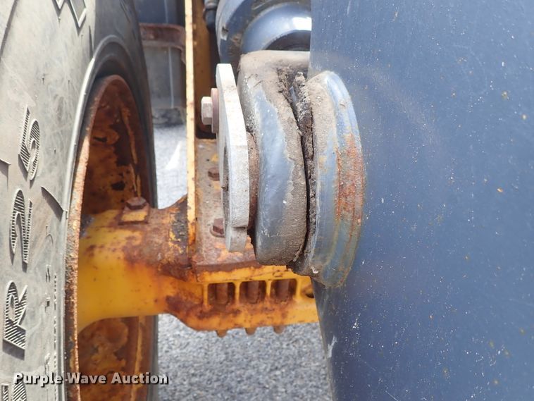 image for item DE1067 2005 John Deere 624J wheel loader