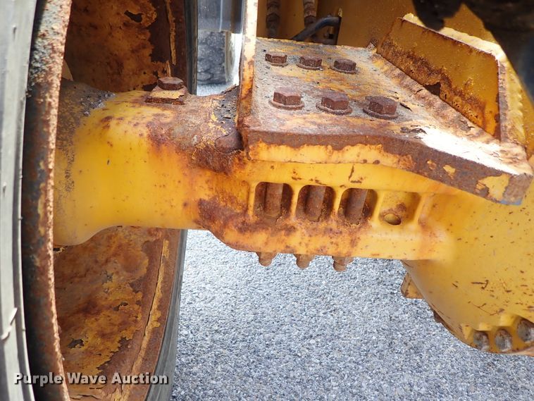 image for item DE1067 2005 John Deere 624J wheel loader