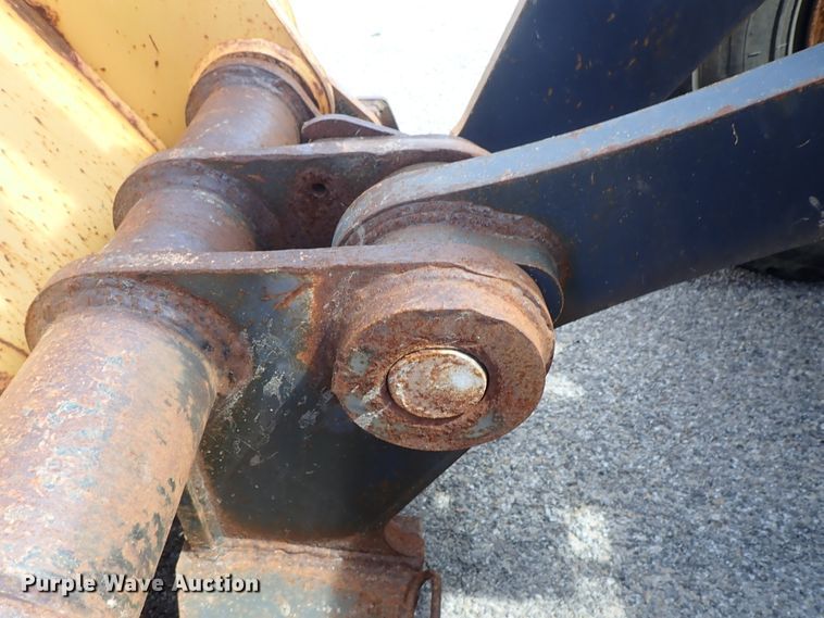 image for item DE1067 2005 John Deere 624J wheel loader