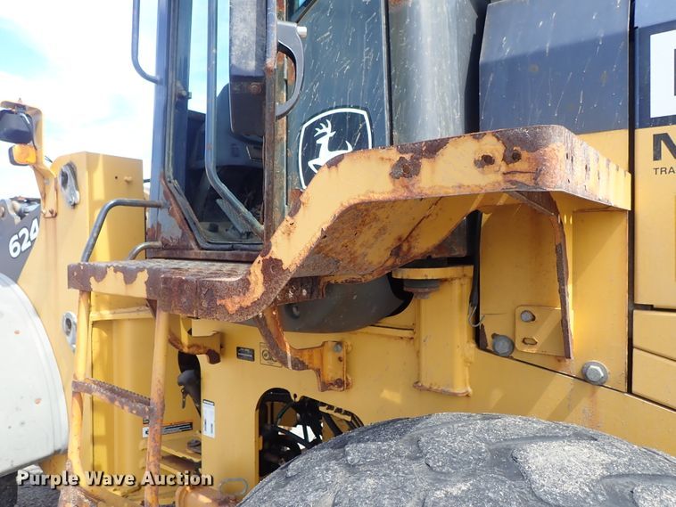 image for item DE1067 2005 John Deere 624J wheel loader