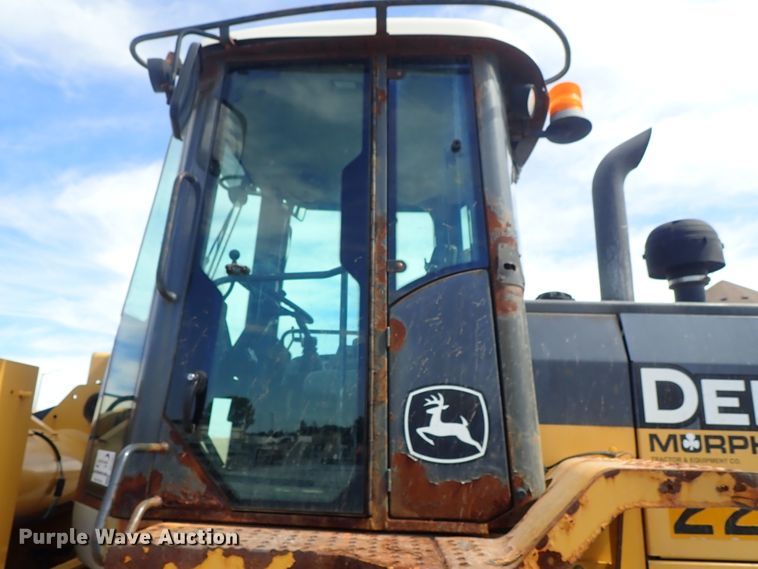 image for item DE1067 2005 John Deere 624J wheel loader