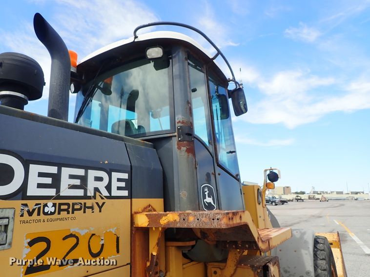 image for item DE1067 2005 John Deere 624J wheel loader