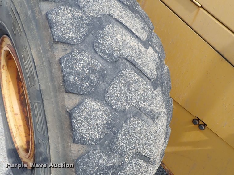 image for item DE1067 2005 John Deere 624J wheel loader