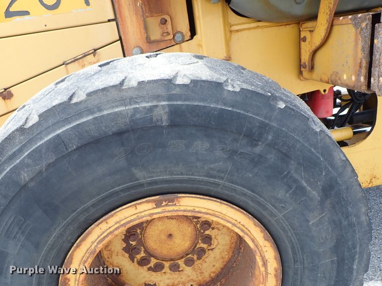 image for item DE1067 2005 John Deere 624J wheel loader