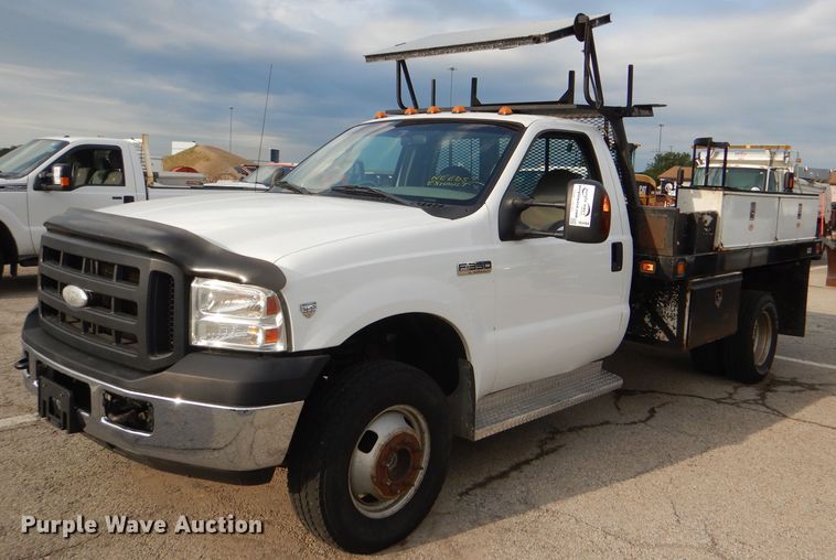 image for item DG4966 2006 Ford F350 Super Duty flatbed pickup truck