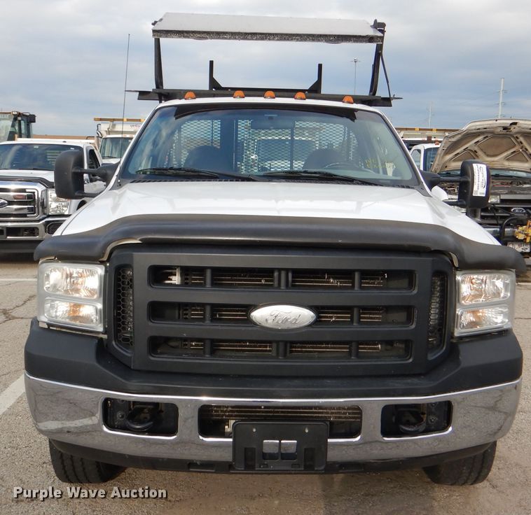 image for item DG4966 2006 Ford F350 Super Duty flatbed pickup truck