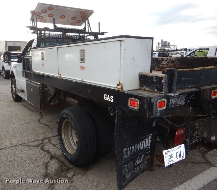 image for item DG4966 2006 Ford F350 Super Duty flatbed pickup truck