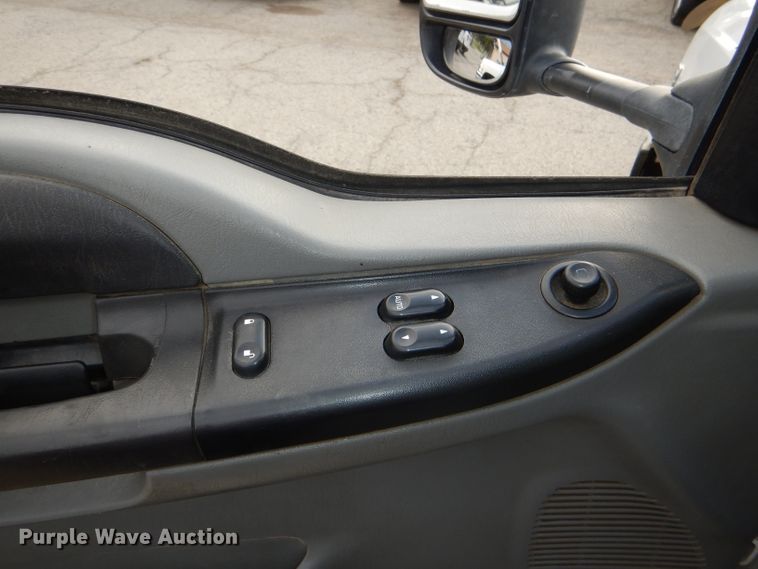 image for item DG4966 2006 Ford F350 Super Duty flatbed pickup truck