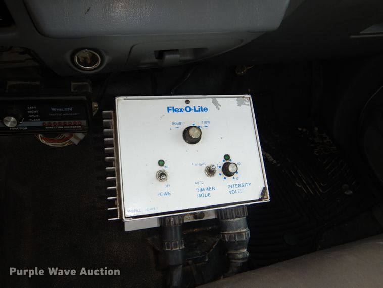 image for item DG4966 2006 Ford F350 Super Duty flatbed pickup truck