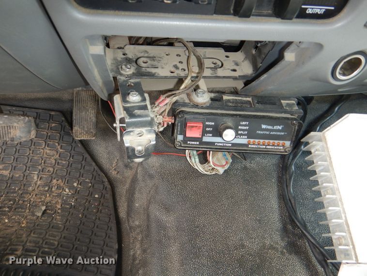 image for item DG4966 2006 Ford F350 Super Duty flatbed pickup truck