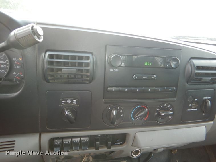 image for item DG4966 2006 Ford F350 Super Duty flatbed pickup truck