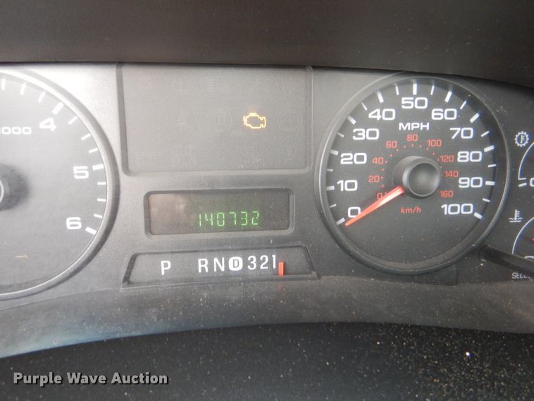 image for item DG4966 2006 Ford F350 Super Duty flatbed pickup truck