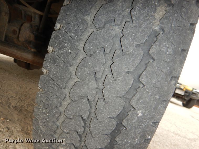 image for item DG4966 2006 Ford F350 Super Duty flatbed pickup truck