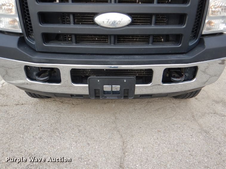 image for item DG4966 2006 Ford F350 Super Duty flatbed pickup truck